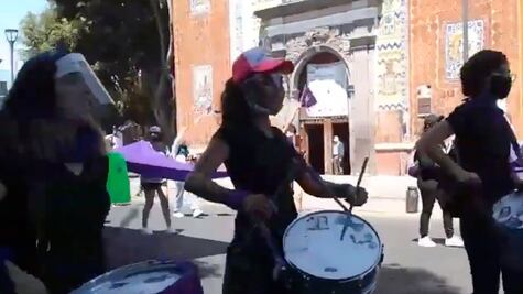 Mujeres marchan en Puebla para exigir respeto a sus derechos