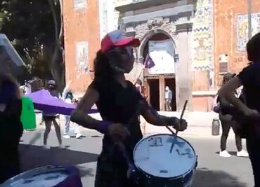 Mujeres marchan en Puebla para exigir respeto a sus derechos