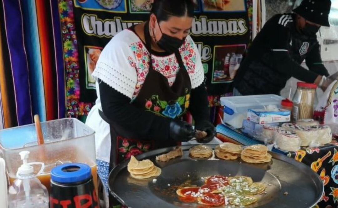 Coti prepara chalupas en las calles de Nueva York | Foto: streetvendor.org
