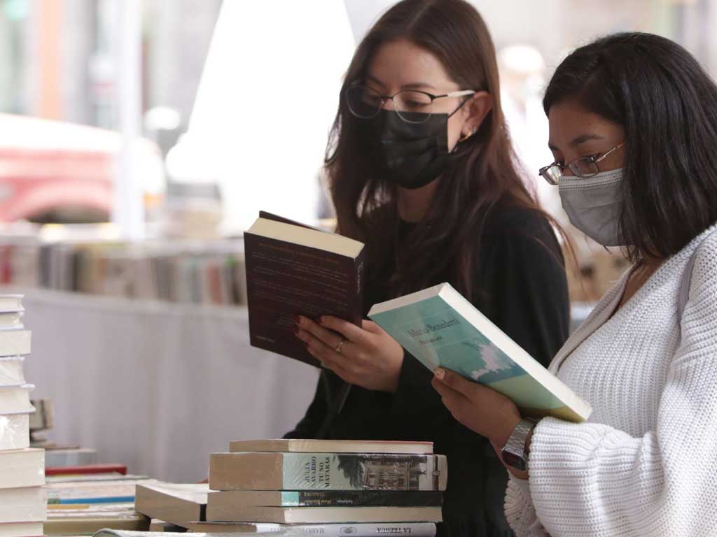 Escritores poblanos que debes leer en el Día Nacional del Libro