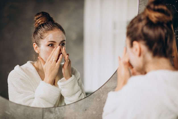 Beneficios de la mascarilla de leche y miel. Fuente: Freepik.
