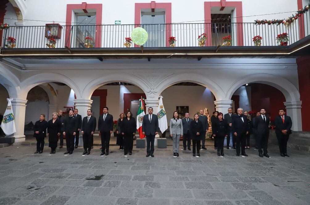 Sergio Salomón encabezó la ceremonia luctuosa | Foto: Gobierno del Estado
