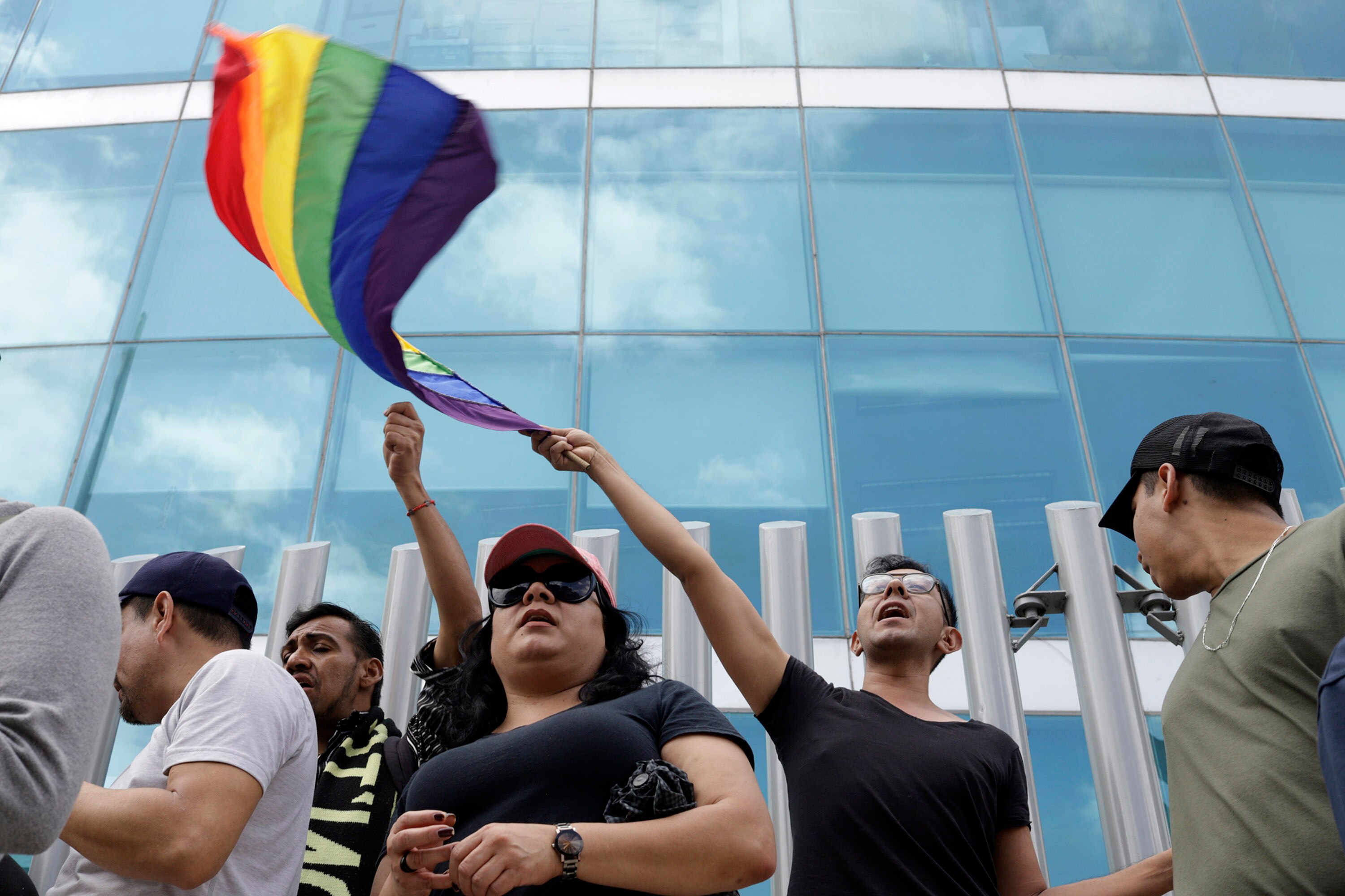 Golpean brutalmente a joven transexual hasta dejarla inconsciente en la Cleotilde Torres