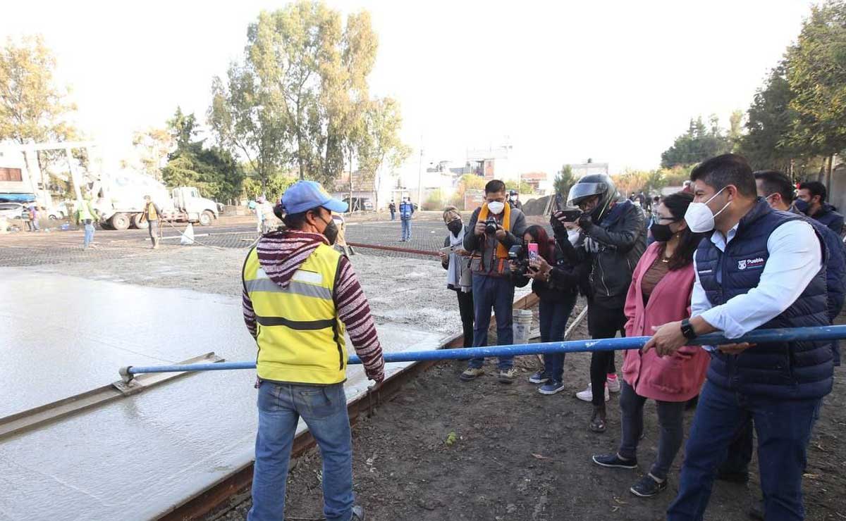 Supervisan construcción de centro deportivo en San Ramón