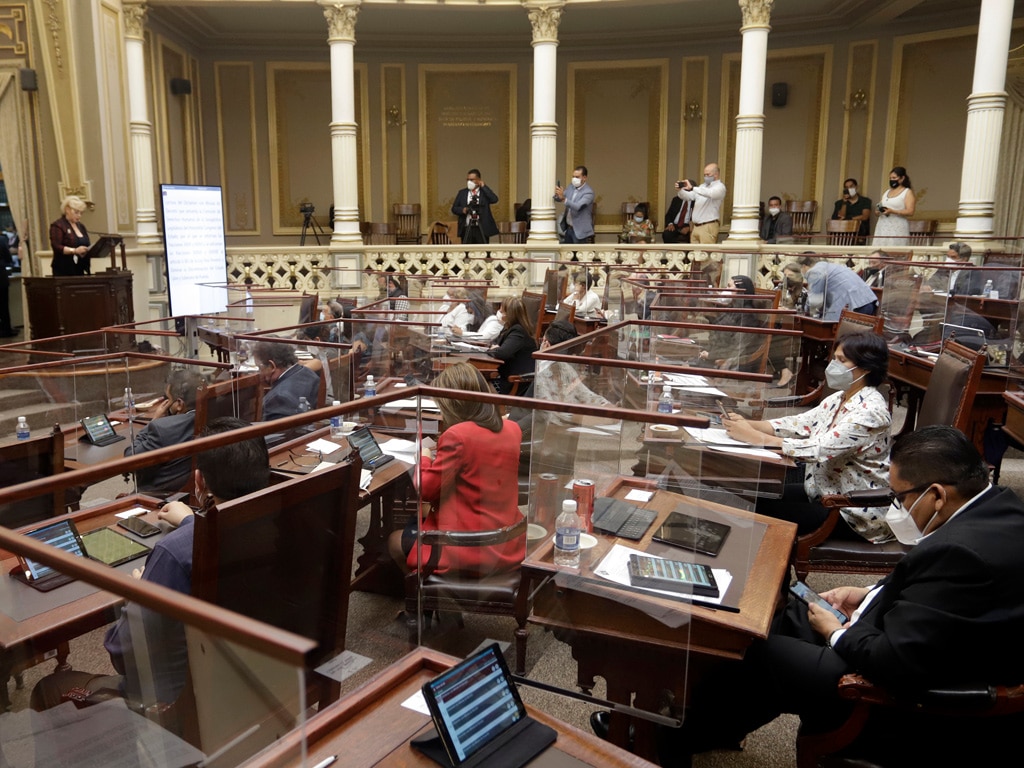 Diputados poblanos: candiles en campaña y oscuridad en casas de gestión