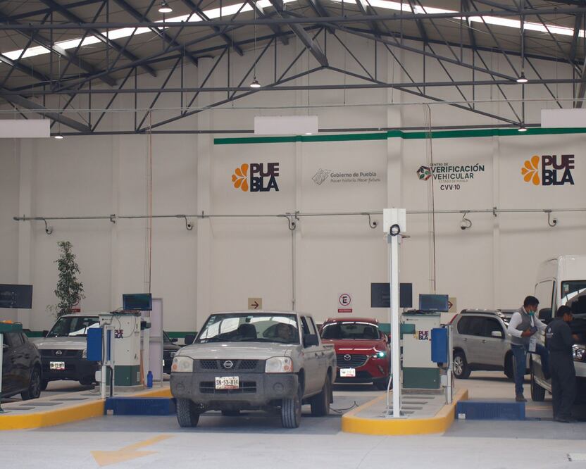El 24 de octubre entraron en operación 16 centros de verificación vehicular en Puebla | Foto: Agencia Es Imagen para El Universal Puebla