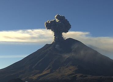 Volcán Popocatépetl emite fumarola y se espera caída de ceniza en Puebla