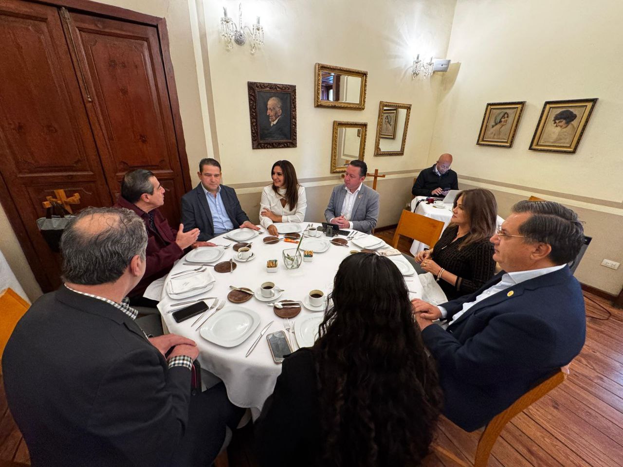 La diputada federal Maiella Gómez se reunió con empresarios | Foto: Especial