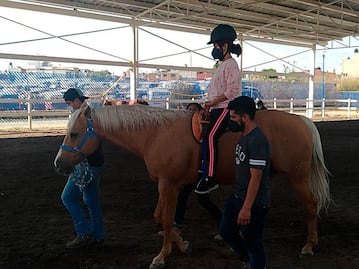 Equinoterapia en Puebla, un apoyo emocional para personas con discapacidad
