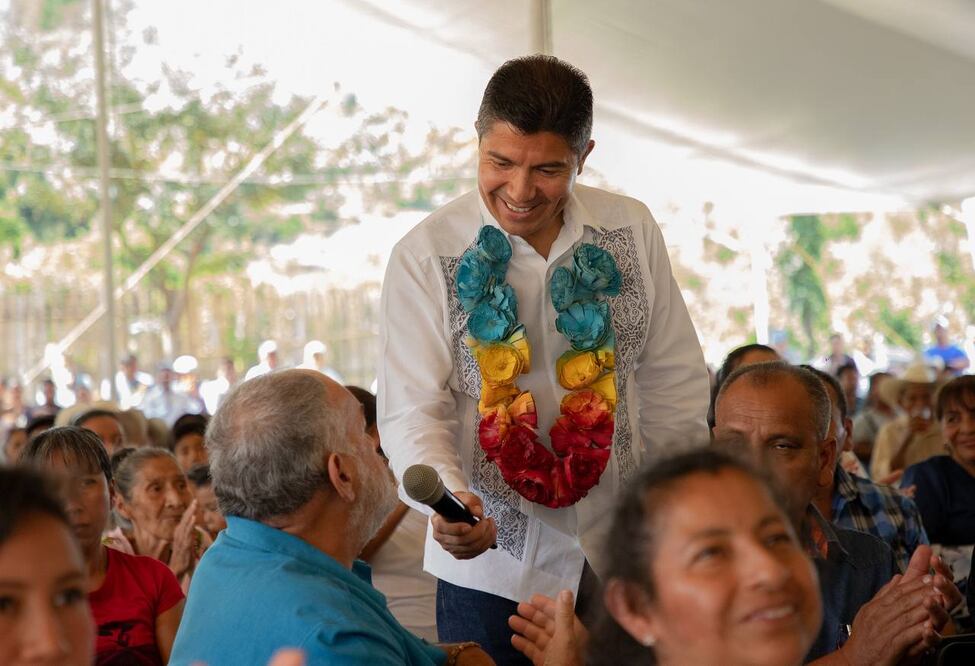 Eduardo Rivera estuvo este día en Tenampulco y Ayotoxco | Foto: Especial