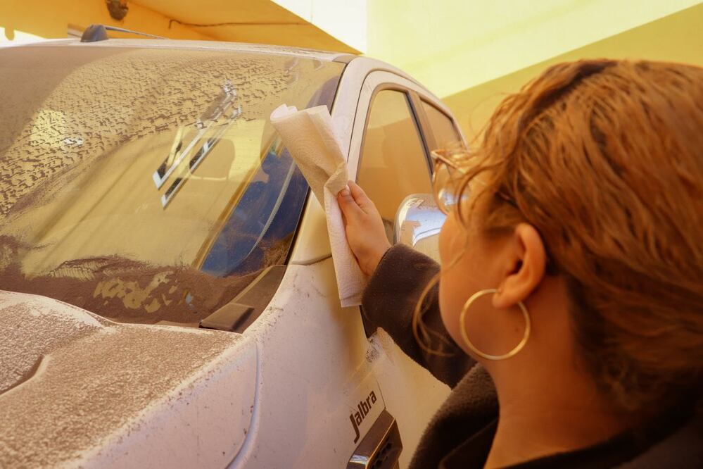 La ceniza puede dañar la pintura de tu auto | Foto: EsImagen