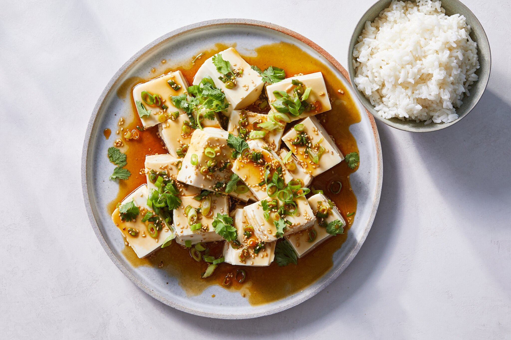 Debido a su capacidad para absorber sabores, el tofu es popular en una amplia variedad de platos tanto en la cocina asiática como en la cocina internacional. 

Foto: Producción El Universal Puebla