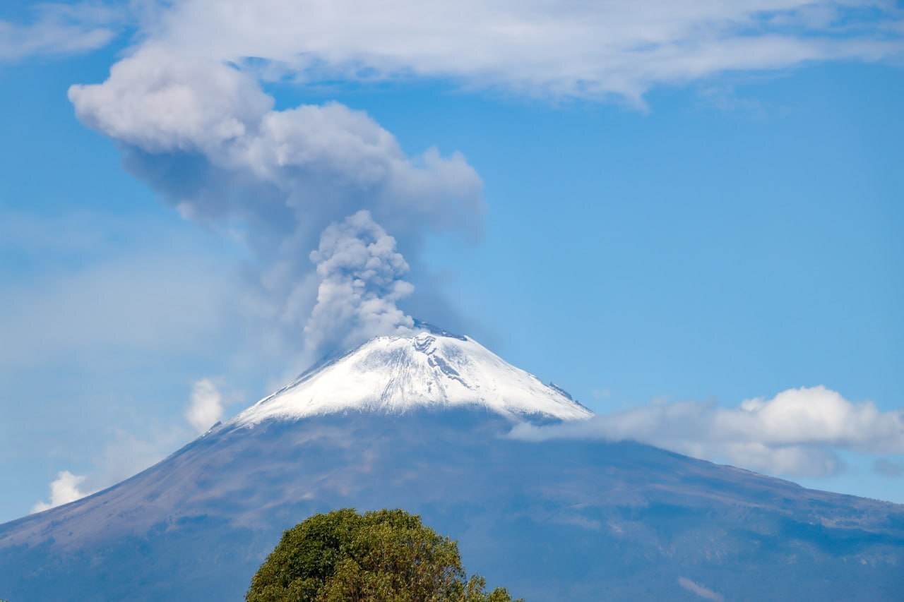 Constantemente son captados Objetos Voladores No Identificados rondando el volcán Popocatépetl | Foto: Agencia Es Imagen para El Universal Puebla