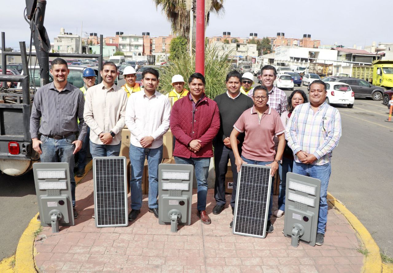 Omar Muñoz arranca programa de luminarias solares en Cuautlancingo
