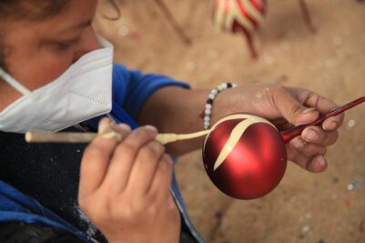 Conoce las principales fábricas de esfera que compiten con los chinos en Chignahuapan