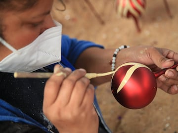 Conoce las principales fábricas de esfera que compiten con los chinos en Chignahuapan