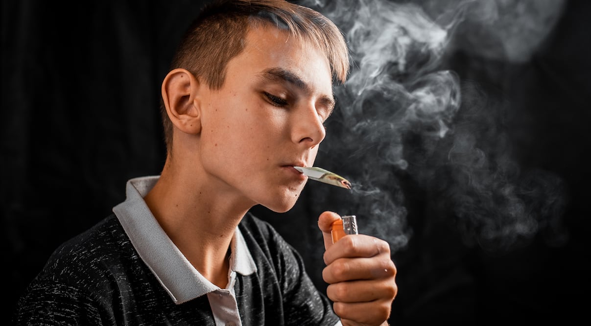 Entre estas drogas, la marihuana es la que más se consume, con una mayor prevalencia entre los hombres.
Foto: Producción El Universal Puebla