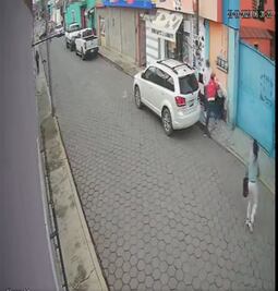 VIDEO. Asaltan tienda en San Andrés Cholula con violencia y a plena luz del día
