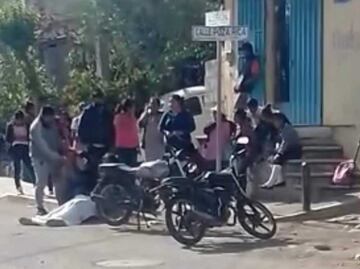 Muere motociclista al impactarse contra otro en Azumiatla