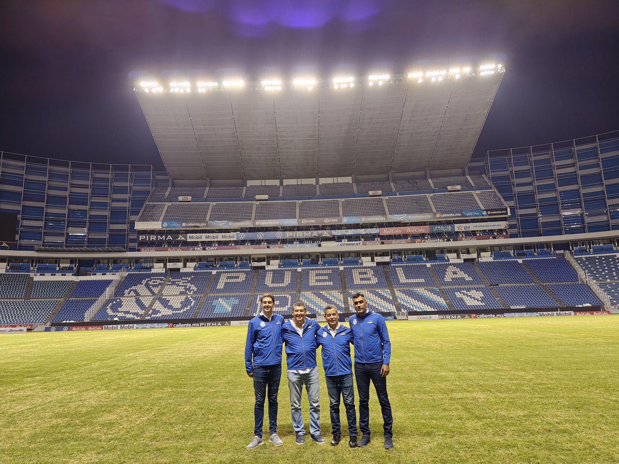 Este miércoles se incorporó "El Chepo" al equipo técnico del Club Puebla | Foto: Redes sociales