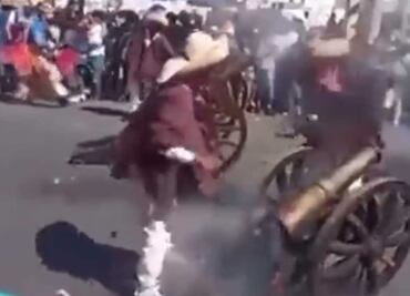 Danzante pierde la mano tras explotarle cañón en el carnaval de Huejotzingo