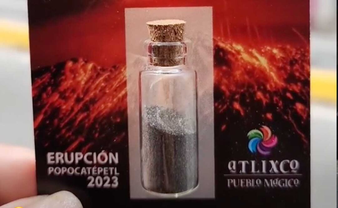 El pequeño frasquito de vidrio con tapa de corcho tiene ceniza volcánica y cuesta 20 pesos | Foto: Captura de Pantalla