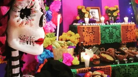 Día de Muertos. ¿Qué significan la sal, el espejo y el agua en la ofrenda?