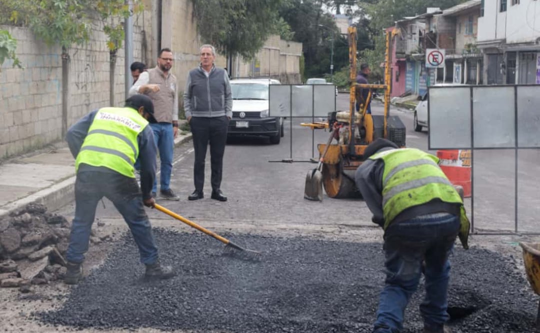Verificó los trabajos de cajeo, barrido de bache, aplicación de riego de liga y colocación de mezcla asfáltica | Foto: Ayuntamiento de Puebla