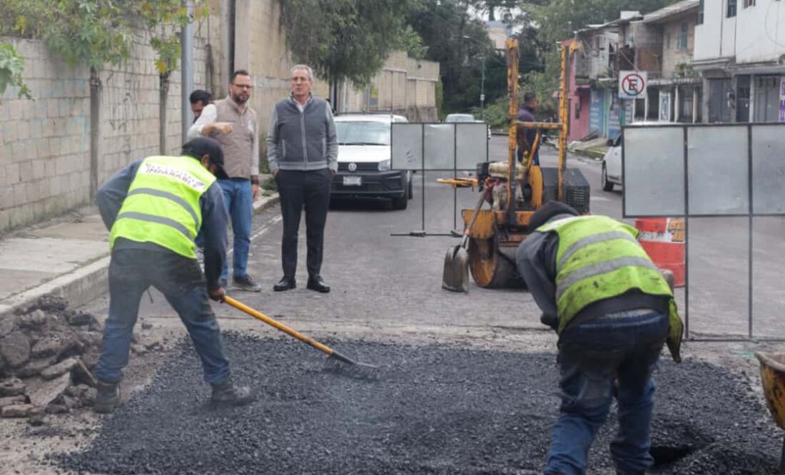 Verificó los trabajos de cajeo, barrido de bache, aplicación de riego de liga y colocación de mezcla asfáltica | Foto: Ayuntamiento de Puebla