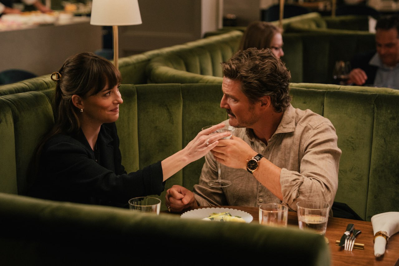 Dakota Johnson y Pedro Pascal abordan el aspecto más materialista de una relación, donde cada justificación es para sí mismos | Foto: A24