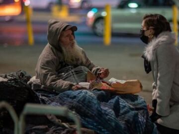 Ahora piden a Samuel y a Mariana "adoptar" a adultos mayores en situación de calle