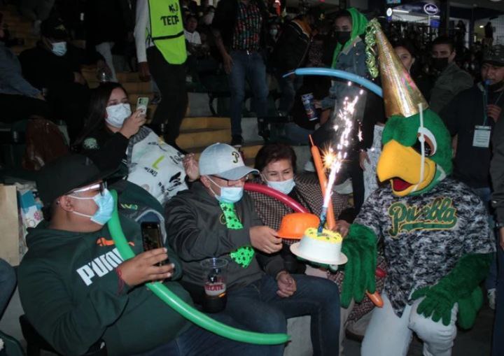 E Birthday Pericos de Puebla    El equipo Pericos de Puebla ofrece paquetes para cumpleaños | Agencia Es Imagen para El Universal Puebla