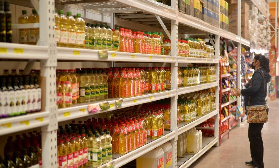 El estudio, que contó con la participación del Laboratorio Nacional de Protección al Consumidor (LNPC), abarcó 61 marcas de aceite, tanto puros como mixtos, abordó la veracidad de los aportes que se mencionan en su etiquetado y la calidad de sus ingredientes.
Foto: Producción El Universal Puebla