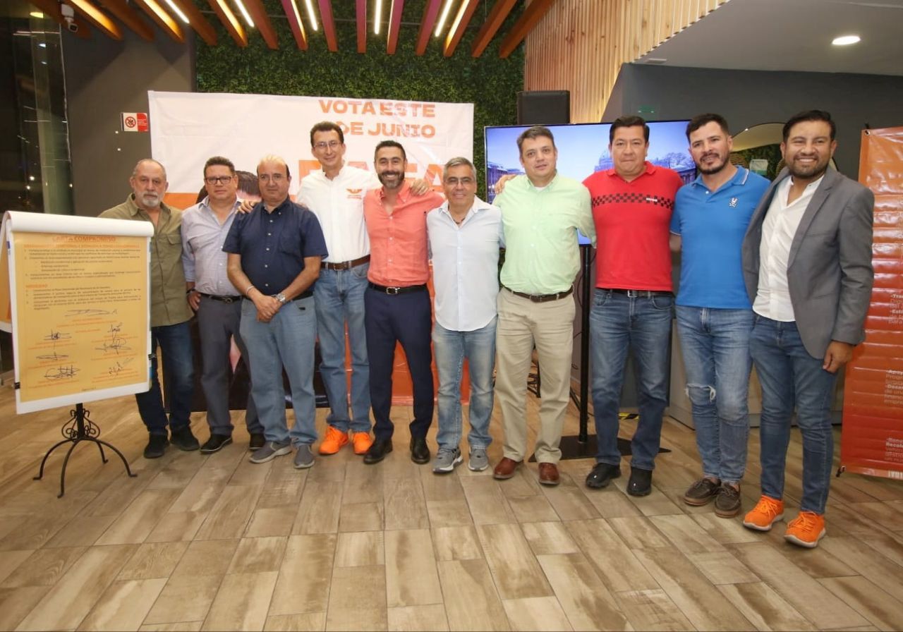 Rafa Reynoso firma compromisos con presidentes de clusters y macroclusters de Lomas de Angelópolis