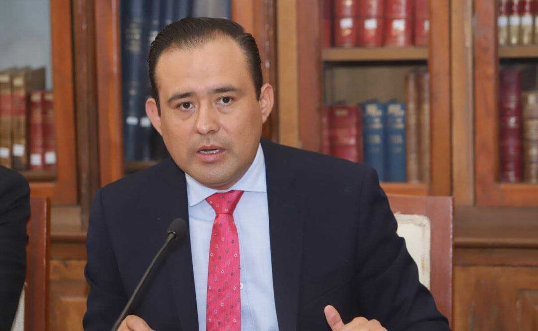 El diputado Eduardo Castillo pidió a las manifestantes del 8M que respeten el recinto legislativo | Foto: Agencia Es Imagen para El Universal Puebla