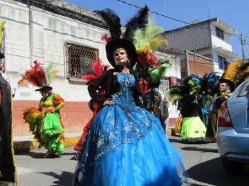 Estudiante de la BUAP es danzante y gestora para la difusión del carnaval del Barrio de Xonaca