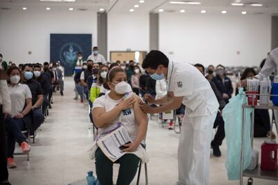 En orden y con agilidad se realizó la vacunación de maestros en la BUAP