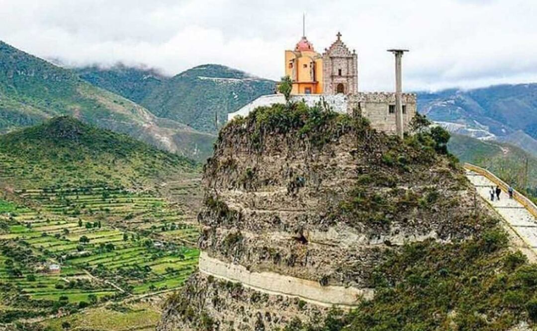 Tiene la misma altura que la torre francesa por eso su apodo | Foto: IG passeandopormexico