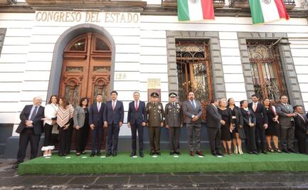 Poderes del Estado colocan el Bando Solemne de Fiestas Patrias 2023 en el Congreso de Puebla