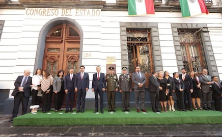 Poderes del Estado colocan el Bando Solemne de Fiestas Patrias 2023 en el Congreso de Puebla
