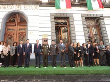 Poderes del Estado colocan el Bando Solemne de Fiestas Patrias 2023 en el Congreso de Puebla
