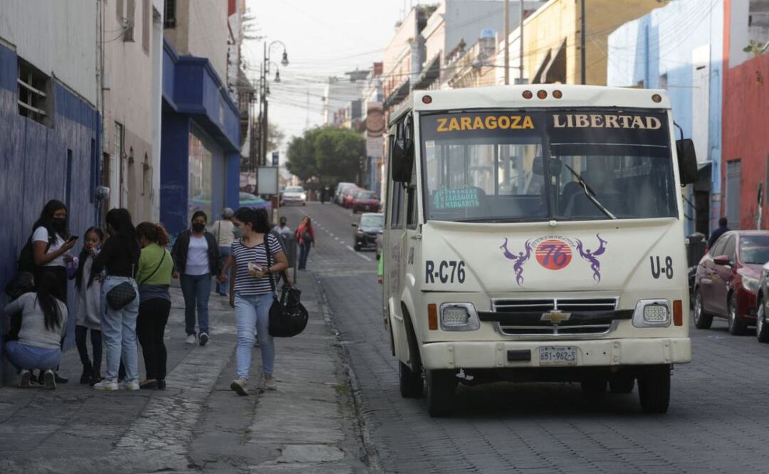 En el Congreso de Puebla aseguran que hay un compromiso de no aumentar las tarifas del transporte. | Foto: Agencia Es Imagen para El Universal Puebla