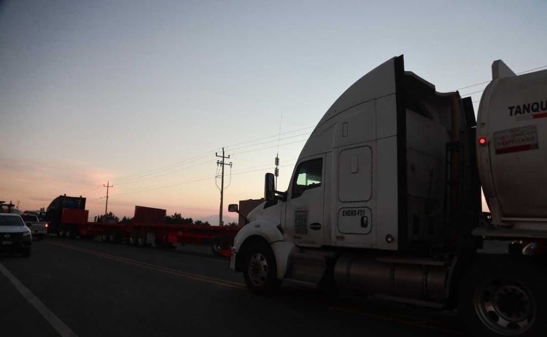 Pobladores anunciaron un bloqueo en la carretera Tlaxco-Chignahuapan hoy viernes 27 de marzo | Foto: EsImagen