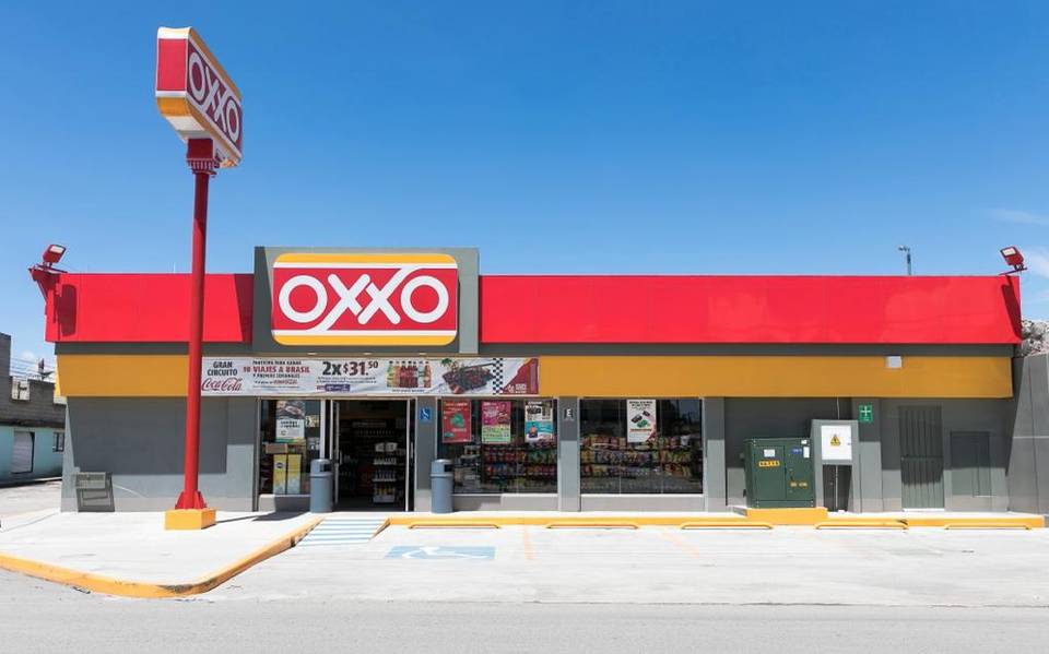 La historia de OXXO se inició en 1977, con la apertura de su primera tienda en Monterrey, Nuevo León. En sus comienzos, la cadena era simplemente una pequeña tienda de abarrotes que tenía como objetivo satisfacer las necesidades de la comunidad local. 

Foto: Producción El Universal Puebla