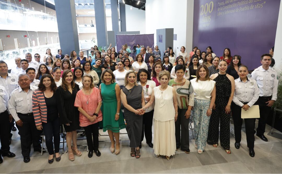 Reconocen a las madres trabajadoras del Congreso de Puebla | Foto: Congreso de Puebla.