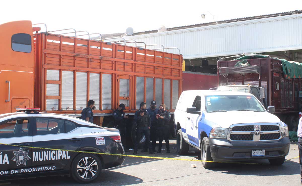Muere cargador atropellado por camión en la Central de Abasto