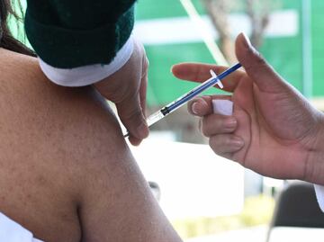 Tercera dosis para 40 y más en 76 municipios, el martes 1 de febrero