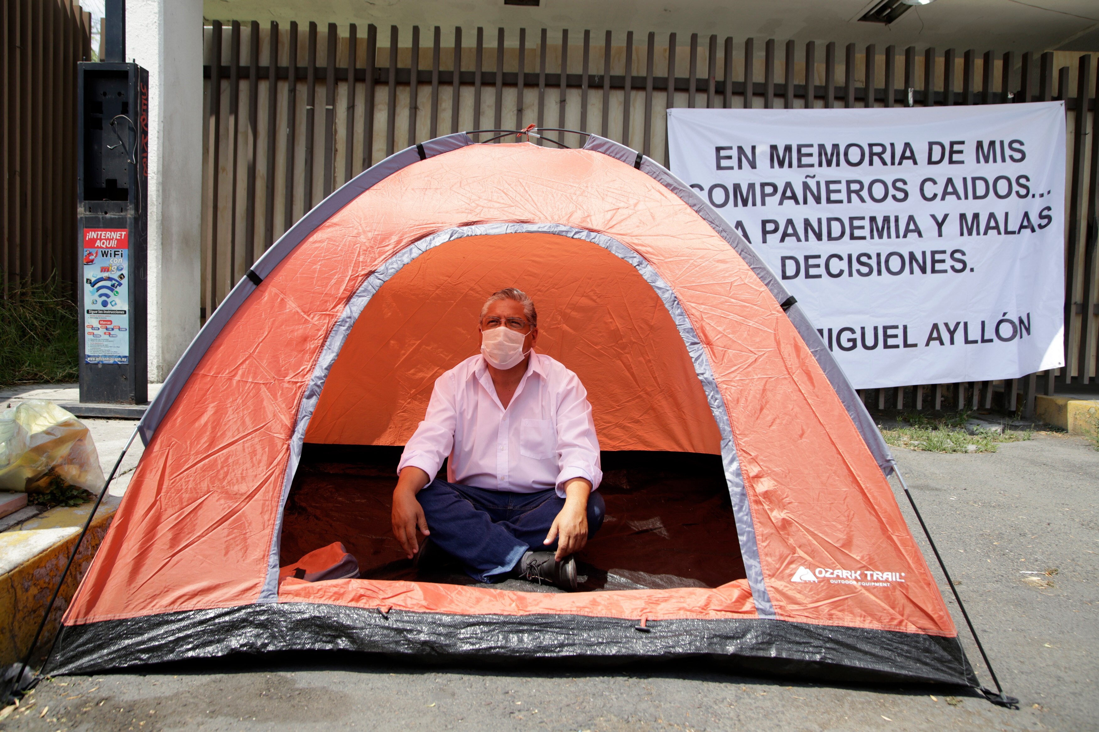 Médico inicia huelga de hambre; acusa opacidad en demolición de hospital del IMSS San Alejandro