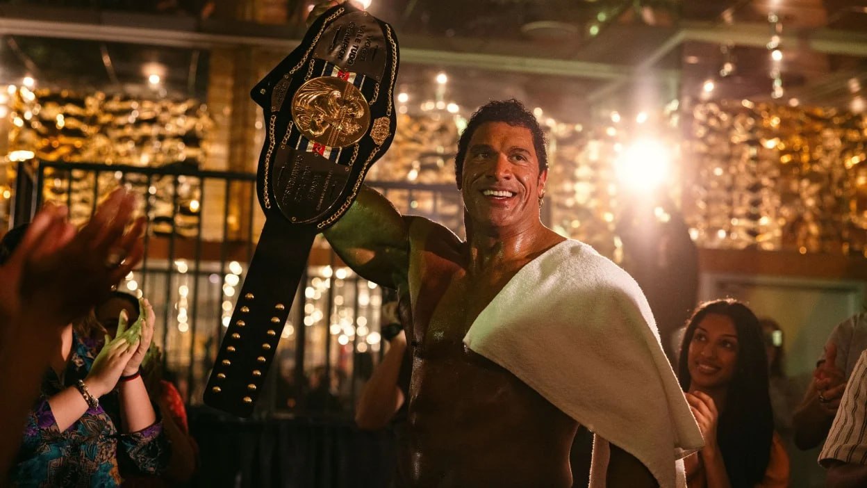 Dwayne Johnson se transforma físicamente para interpretar a Mark Kerr en un rol muy diferente al que está acostumbrado a interpretar | Foto: A24