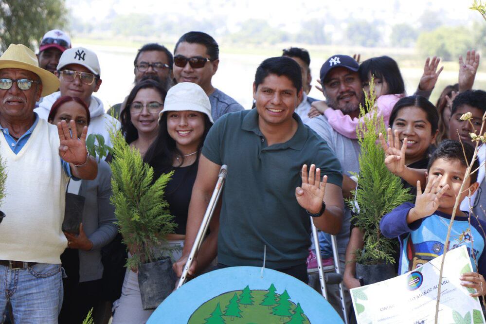 Omar Muñoz realizó la siembra simbólica de árboles | especial